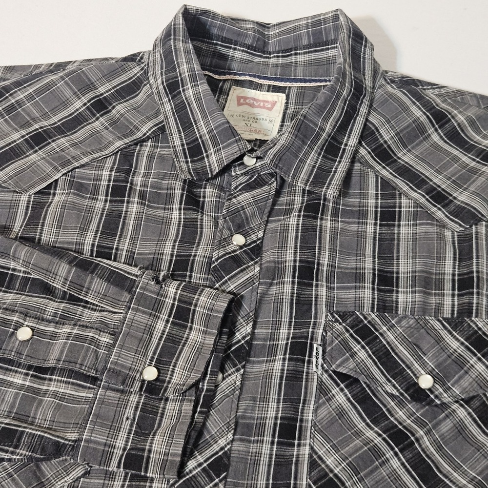 Levi's Men's Size XLarge Modern Fit Pearl Snap Shirt Plaid Gray‎ White Black XL